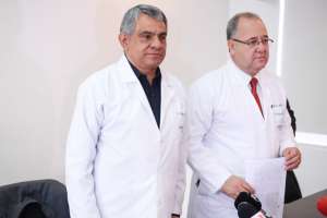 Los galenos Vladimir Almeida y Ronald Contreras son los voceros de la Asociaci&oacute;n de prestadores externos del IESS de Pichincha que agrupa a 8 cl&iacute;nicas. Foto: Daniel Molineros/El Tel&eacute;grafo