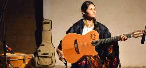 Tamya Mor&aacute;n inici&oacute; su carrera musical en Cotacachi.