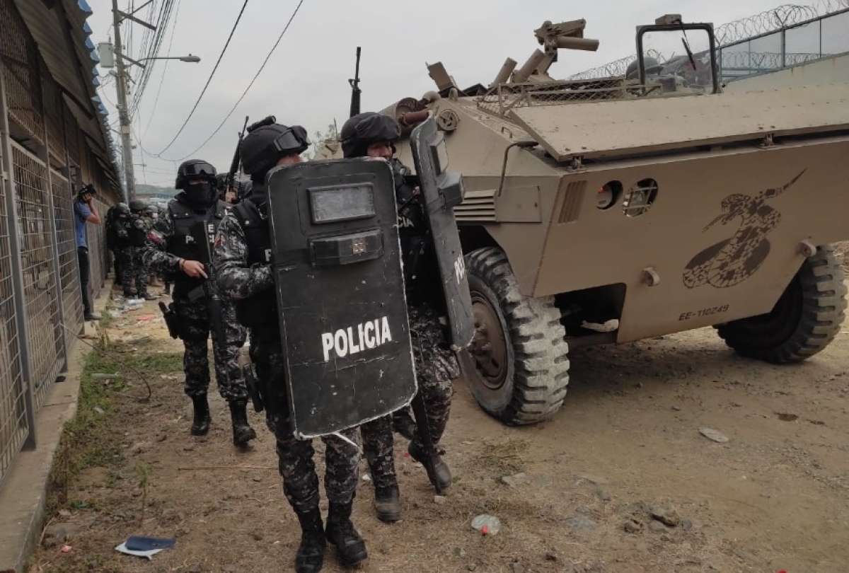 Tres ppl fueron rescatados por las fuerzas del orden dentro de la Penitenciar&iacute;a del Litoral