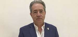 Un m&eacute;dico reconocido lidera al sector Salud