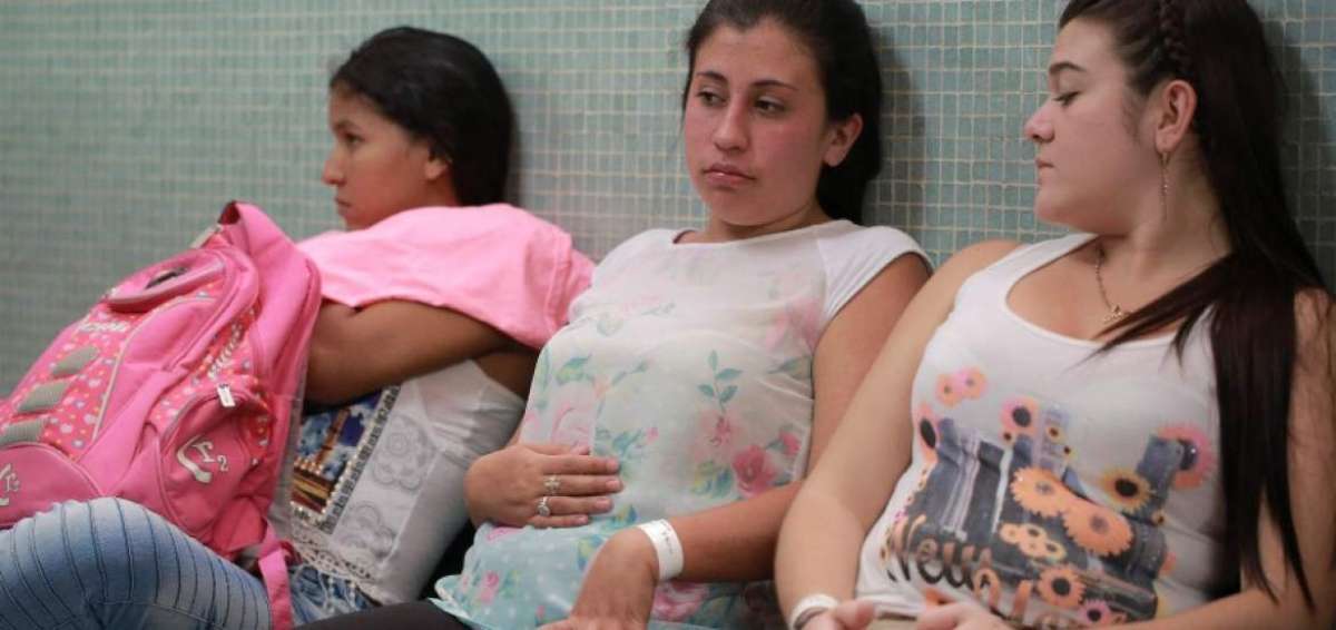 Colombia reporta m&aacute;s de 47.700 casos de zika, 8.890 embarazadas
