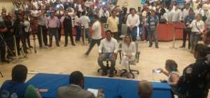 El candidato a la Prefectura del Guayas por el PSC, Carlos Luis Morales, y su binomio, presente en el CNE-Guayas para inscribir su candidatura.
