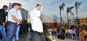 El sacerdote Luis Palacios se encarg&oacute; de la ceremonia de bendici&oacute;n del malec&oacute;n de este cant&oacute;n que fue entregado por la Prefectura del Guayas.
