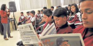 Ayer se present&oacute; el programa de actividades extraescolares de periodismo a los estudiantes del Manuel J. Calle, en Cuenca. Foto: Jos&eacute; Luis Llivisaca / El Tel&eacute;grafo
