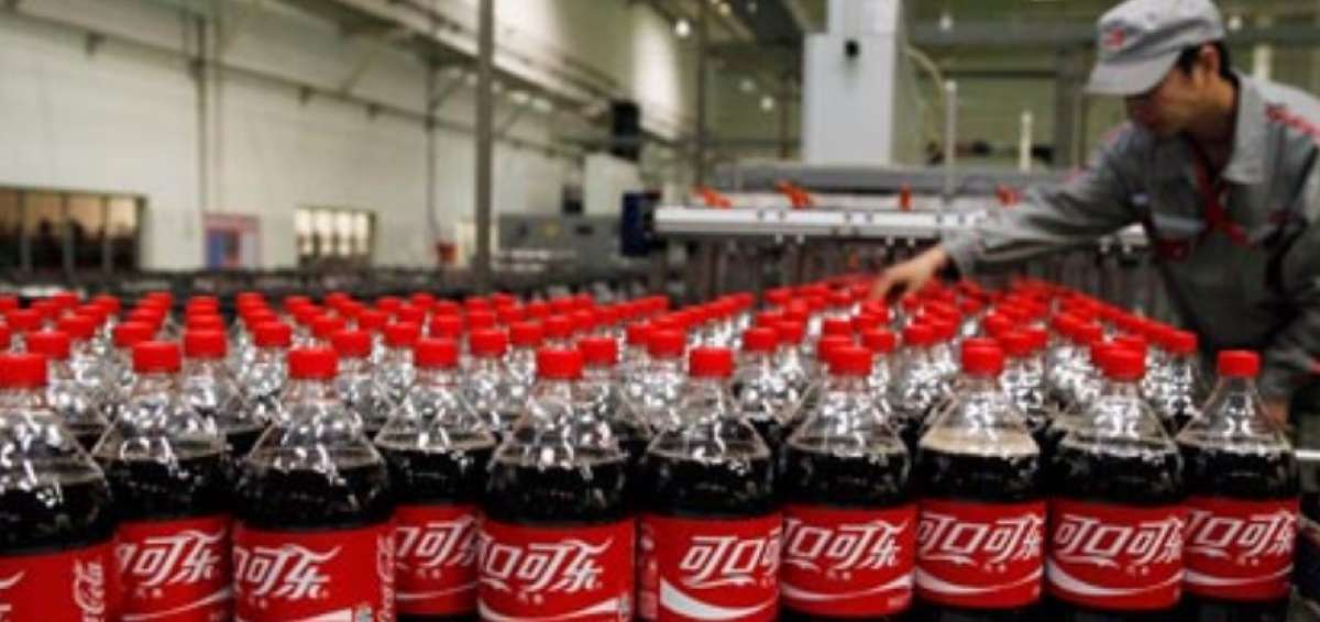 Coca-Cola anunci&oacute; la semana pasada que se dispon&iacute;a a vender la totalidad de sus actividades de embotellado en China continental al conglomerado hongkon&eacute;s Swire Pacific.