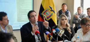 El ministro Pablo Campana particip&oacute; en una reuni&oacute;n en la sede del bloque de asamble&iacute;stas en Portoviejo.
