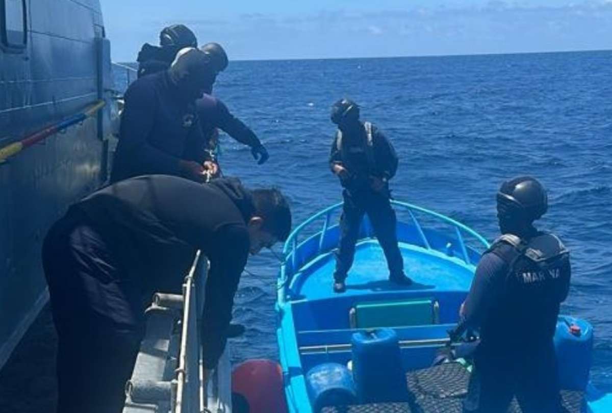 Militares interceptaron una embarcación con droga, en Galápagos