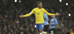 Brasil vence a Uruguay con un penal anotado por Neymar en Londres