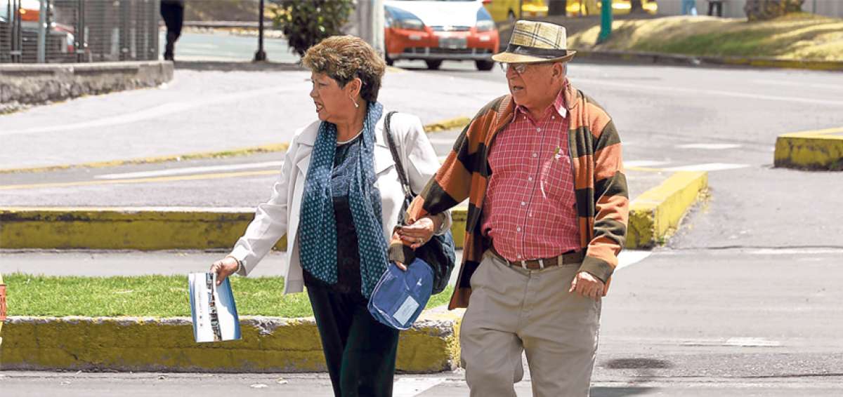 El bono de compensaci&oacute;n jubilar lo reciben los exservidores p&uacute;blicos, la mayor&iacute;a son m&eacute;dicos y educadores.