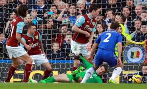 El Chelsea se adelant&oacute; en el marcador con un tanto del defensa serbio Branislav Ivanovic. Foto: Agencia AFP
