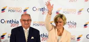 Exministro de Finanzas de Guti&eacute;rrez es el binomio de Cynthia Viteri