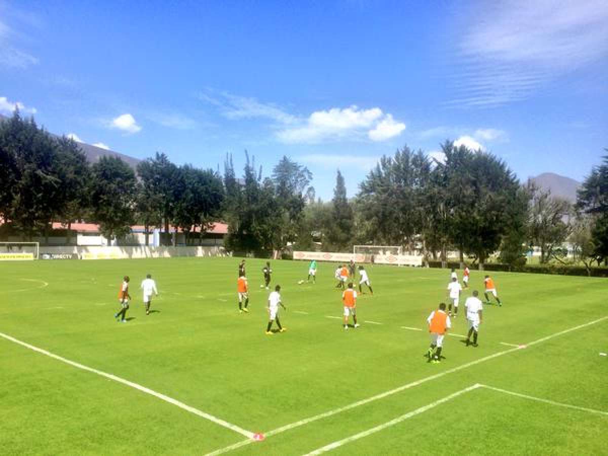 Liga de Quito realiz&oacute; 2 partidos amistosos hoy contra Universidad Cat&oacute;lica. Foto: Tomada de @LDU_Oficial
