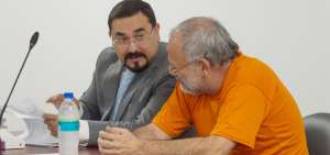 Carlos P.Y. (der.), junto a su abogado Reinaldo Zambrano (izq.), durante una de las audiencias judiciales que ha enfrentado.