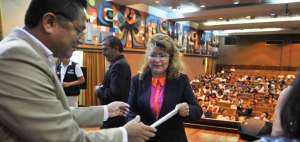 Los maestros de Guayaquil, Dur&aacute;n y Samborond&oacute;n disfrutaron de una sesi&oacute;n solemne en su homenaje.