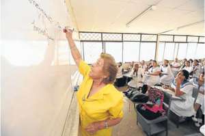 Para 2017 se preve un incremento del n&uacute;mero de maestros en los planteles educativos. Foto: Archivo / El Tel&eacute;grafo.