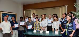 Los conductores de Saucinc recibieron los diplomas de sensibilizaci&oacute;n del programa &ldquo;Amiga, ya no est&aacute;s sola&rdquo;, que promueve el respeto a ellas.