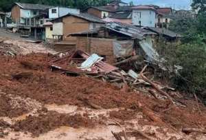 Un deslave se produjo en la parroquia Lauro Guerrero en el cantón Paltas de Loja. Ocurrió en la madrugada de este viernes, 4 de abril de 2025. 