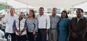 Mar&iacute;a Alejandra Vicu&ntilde;a firm&oacute; como testigo el contrato para la construcci&oacute;n del nuevo hospital, que servir&aacute; tambi&eacute;n a otros cantones del norte manabita.