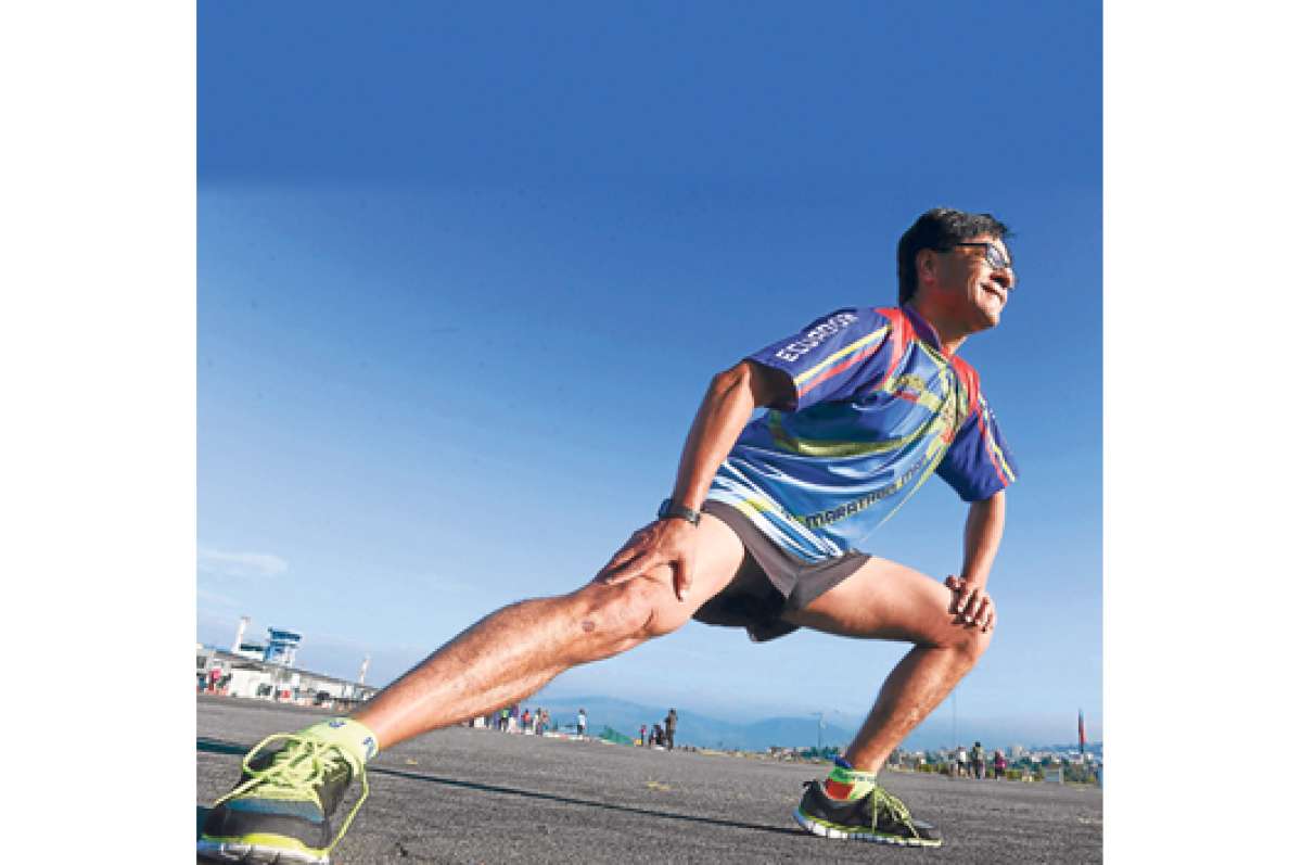 Con 52 a&ntilde;os a cuestas, el imbabure&ntilde;o Juan Eduardo Pilataxi Almend&aacute;riz es un hombre r&eacute;cord. Sus entrenamientos los ejecuta en el Parque Bicentenario de Quito. Foto: &Aacute;lvaro P&eacute;rez / El Tel&eacute;grafo