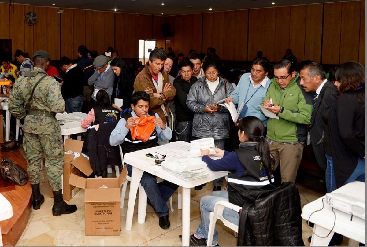  En la delegaci&oacute;n provincial de Pichincha contin&uacute;a el proceso de reconteo de las actas con inconsistencias. Foto: Miguel Jim&eacute;nez/El Tel&eacute;grafo