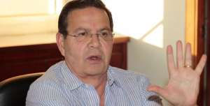 Expresidente hondure&ntilde;o acusado de corrupci&oacute;n en FIFA viaja para entregarse a EEUU