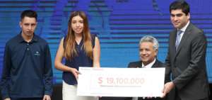  El presidente Len&iacute;n Moreno realiz&oacute; un acto para entregar simb&oacute;licamente el primer desembolso recibido del FMI.