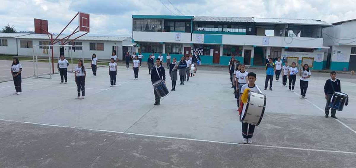 El colegio avanz&oacute; tanto en su proyecto educativo como en infraestructura, siempre con la ayuda de la comunidad educativa preocupada en la juventud.