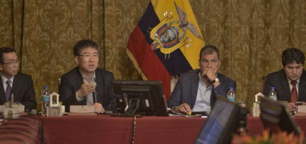 Destacado economista dialoga con el presidente Correa sobre temas de desarrollo