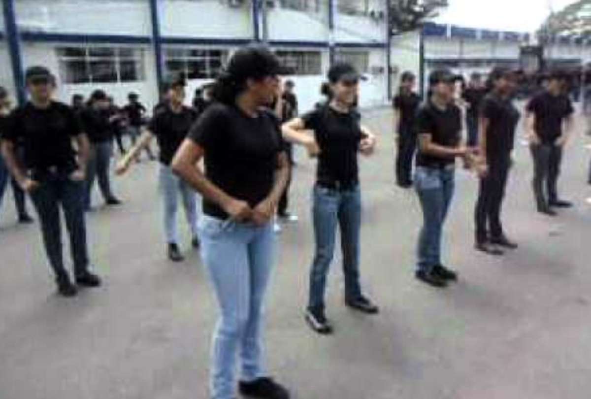 La premilitar volver&aacute; a los colegios en Ecuador