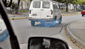 En 2012 se puso en marcha el tributo ambiental a la  contaminaci&oacute;n vehicular, un impuesto que toma en cuenta el cilindraje y antig&uuml;edad del auto. Foto: Archivo / El Tel&eacute;grafo