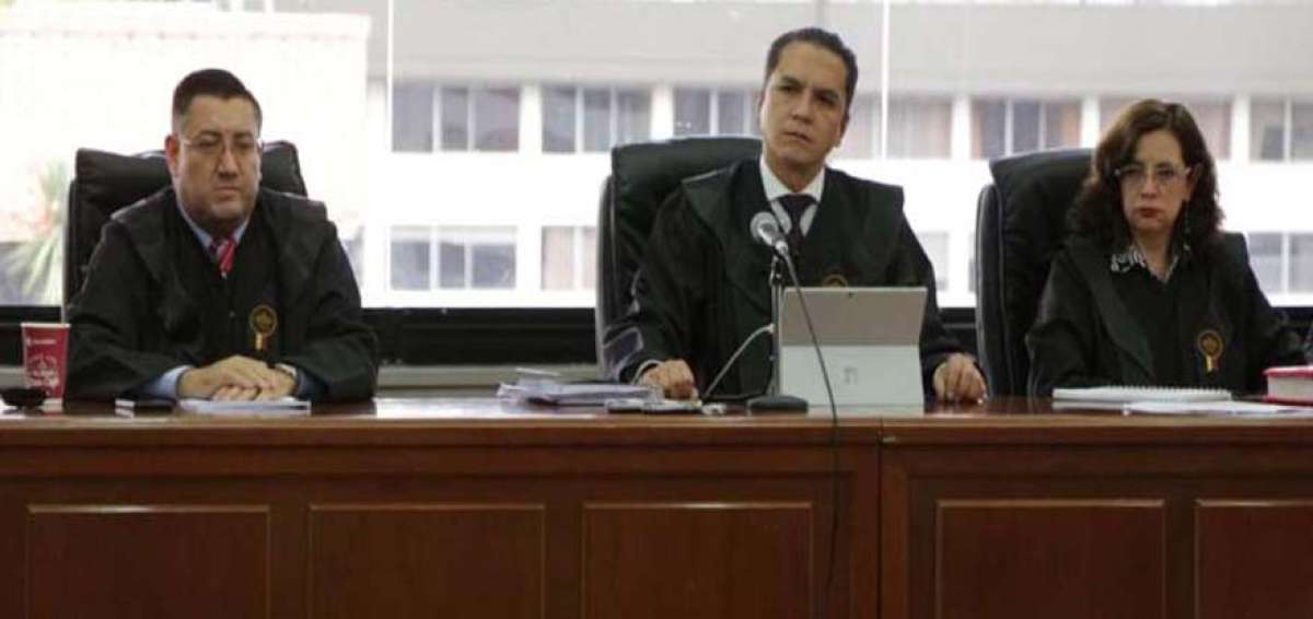 De izquierda a derecha Iv&aacute;n Saquicela, Wilman Ter&aacute;n y Daniella Camacho, integrantes del Tribunal que dict&oacute; sentencia el 3 de febrero. 