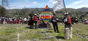 La wiphala se convierte en s&iacute;mbolo de resistencia cultural de los pueblos de los Andes contra la dominaci&oacute;n espa&ntilde;ola. Est&aacute; presente en ritos ceremoniales.