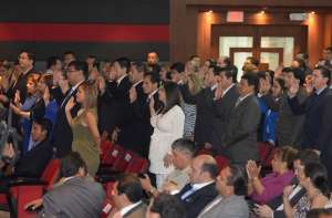 Los nuevos funcionarios judiciales durante el juramento. Foto: Miguel Castro / El Tel&eacute;grafo 
