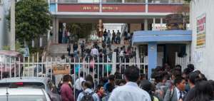 Este martes ingresaron los alumnos de d&eacute;cimo de b&aacute;sica.
