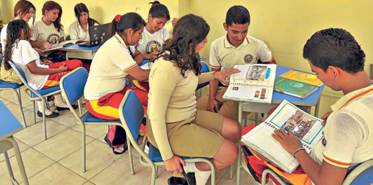 En el sistema de BI, los profesores manejan grupos peque&ntilde;os de alumnos por curso. Foto: Rodolfo P&aacute;rraga / El tel&eacute;grafo