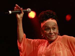 Omara Portuondo recibir&aacute; galard&oacute;n en festival de Nassau