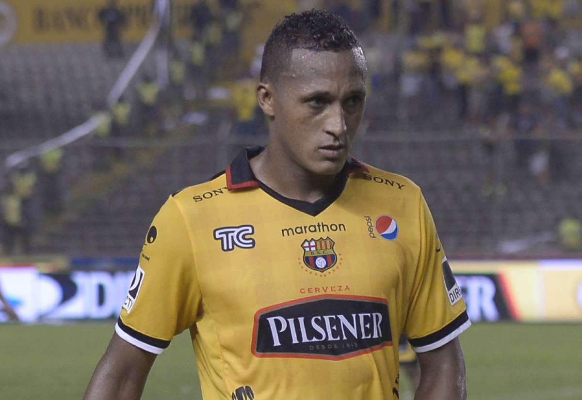 Perlaza es suspendido y no estar&aacute; en el Cl&aacute;sico