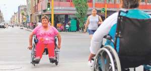 M&aacute;s de un mill&oacute;n y medio de personas tienen alguna discapacidad en Per&uacute;. En su mayor&iacute;a son mujeres y sufren alguna limitaci&oacute;n a la hora de moverse. Foto: Tomada de internet