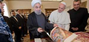Ayer el Papa dialog&oacute; por 40 minutos en el Vaticano con el presidente de Ir&aacute;n, Hasan Rohani, a quien le pidi&oacute; promover la paz en Oriente Medio.