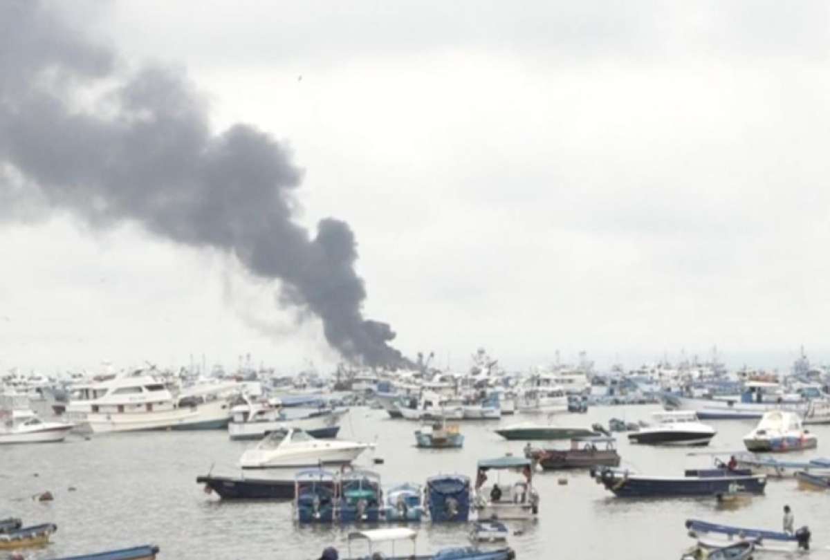 Cerca de las 03:30 del lunes 2 de febrero, pescadores alertaron al ECU 911 por el humo.