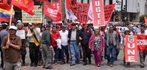 Sindicalistas aprovecharon la marcha de solidaridad para hacer oposici&oacute;n