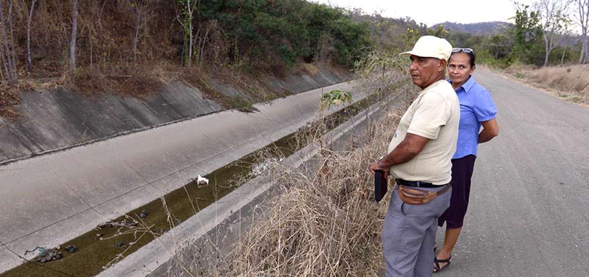 Susana Luna y su actual pareja, Dante Ortega, recorrieron infructuosamente la noche de la tragedia, parte del canal en b&uacute;squeda de su peque&ntilde;o Josu&eacute;.