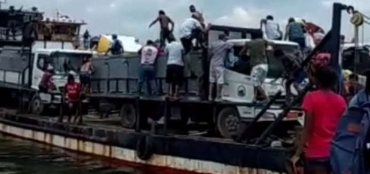 Gabarra con camar&oacute;n fue saqueada dos veces en Guayaquil