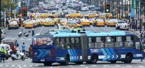 El cierre de v&iacute;as ha sido la t&oacute;nica constante para protestar. La paralizaci&oacute;n del transporte y distribuci&oacute;n de combustibles, transportaci&oacute;n p&uacute;blica, correos y telecomunicaciones est&aacute; penado por la ley.
