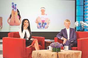 Escenas de la entrevista durante el show.