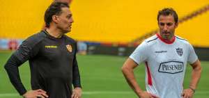 Alessandro Del Piero entren&oacute; con los jugadores de Barcelona bajo el mando de Fabi&aacute;n Bustos. 