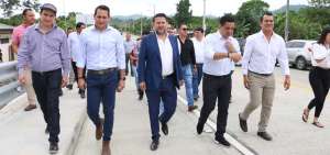 Dos puentes inaugur&oacute; el ministro de Transporte y Obras P&uacute;blicas (MTOP)