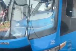 El veh&iacute;culo avanz&oacute; varios metros en sentido contrario en una calle del norte de Quito.