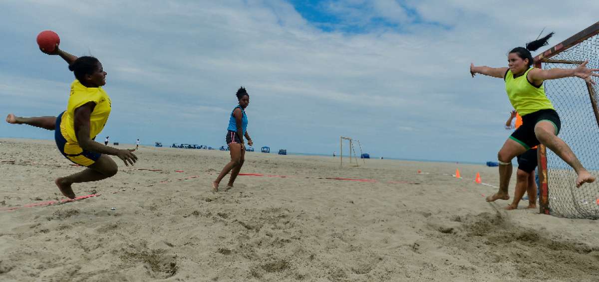 Selecci&oacute;n de balonmano se ayuda con ceviches y s&aacute;nduches para ir a EE.UU.
