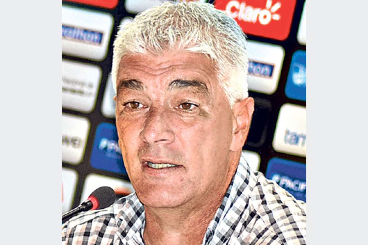 De Felippe usar&iacute;a un equipo mixto